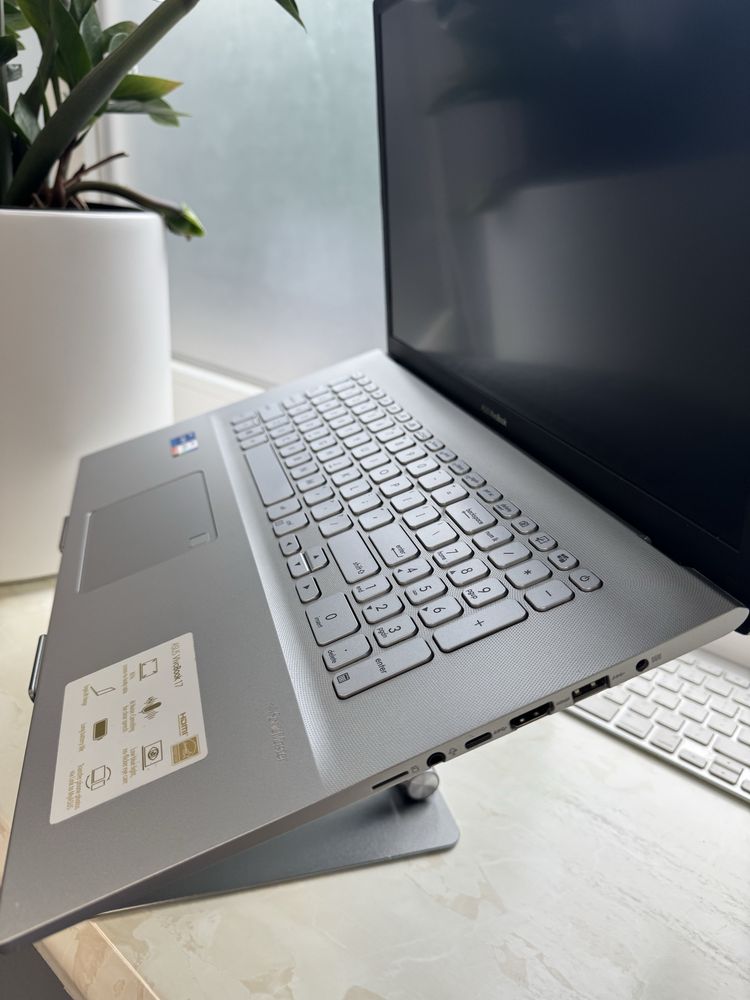 Ноутбук ASUS VivoBook 17 K712EA i7-1165G7, 16GB DDR4 RAM, 1TB PCIe SSD