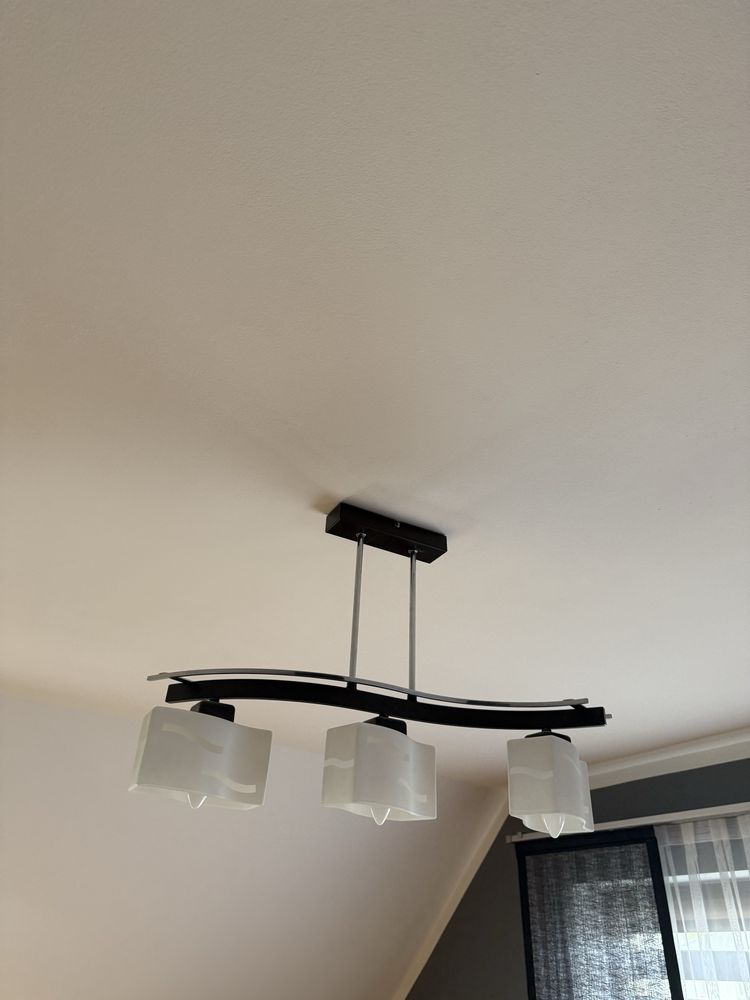 Lampa sufitowa czarna - białe klosze na 3 żarówki led