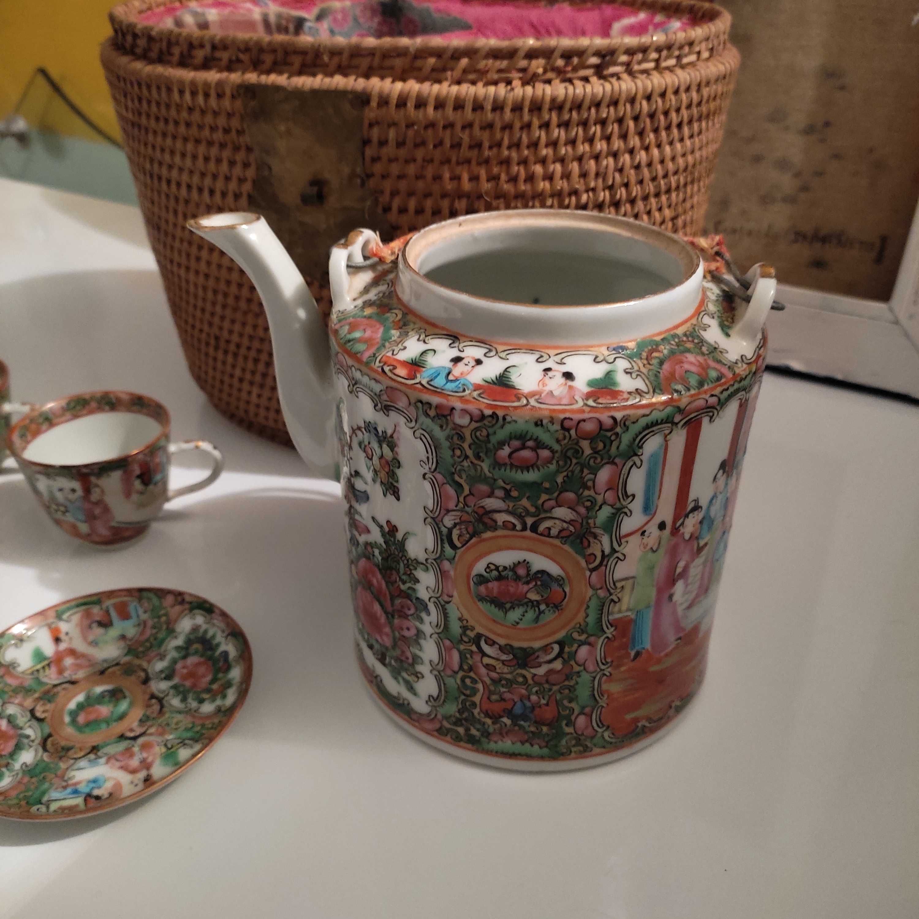 Antigo jogo de chá em porcelana mandarim