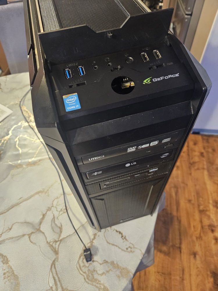 Komputer zestaw stacjonarny Procesor i7 /16GB
