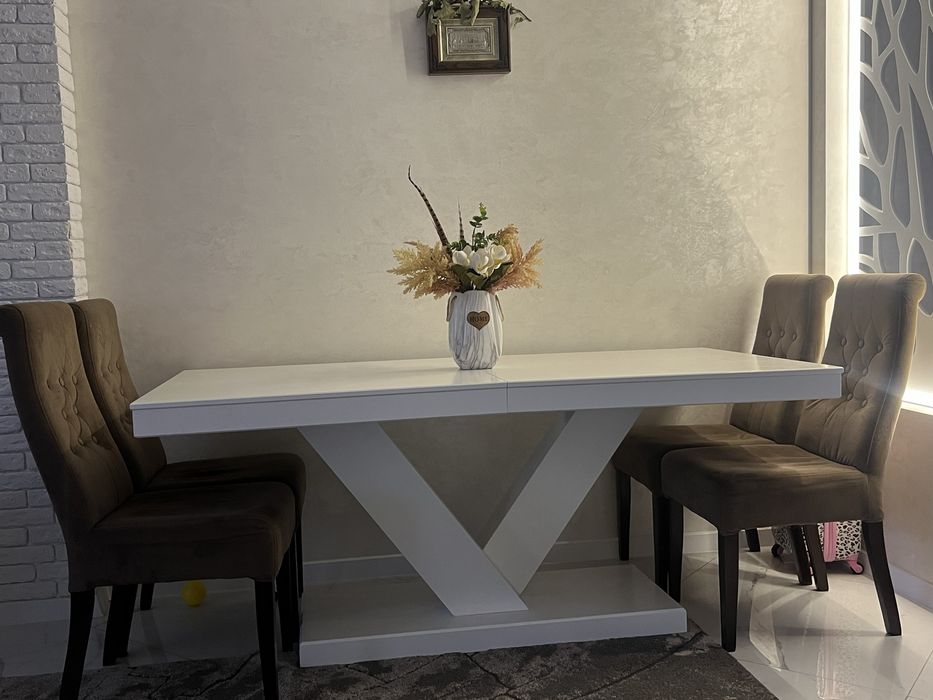 Стіл і стільці можна по окремо