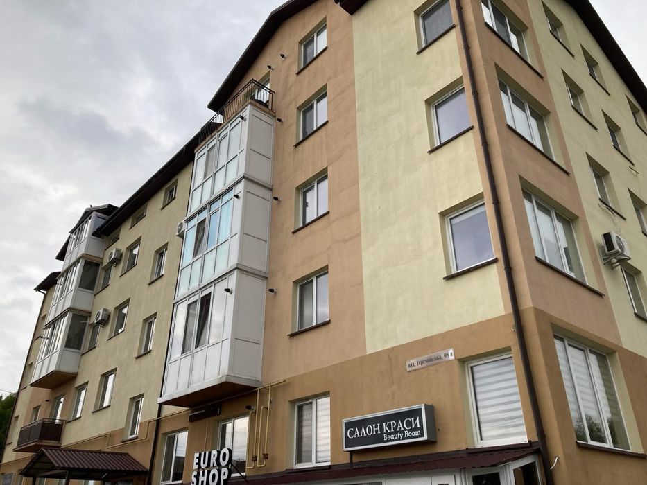 ПРОДАЖ двокімнатної квартири з сучасним ремонтом