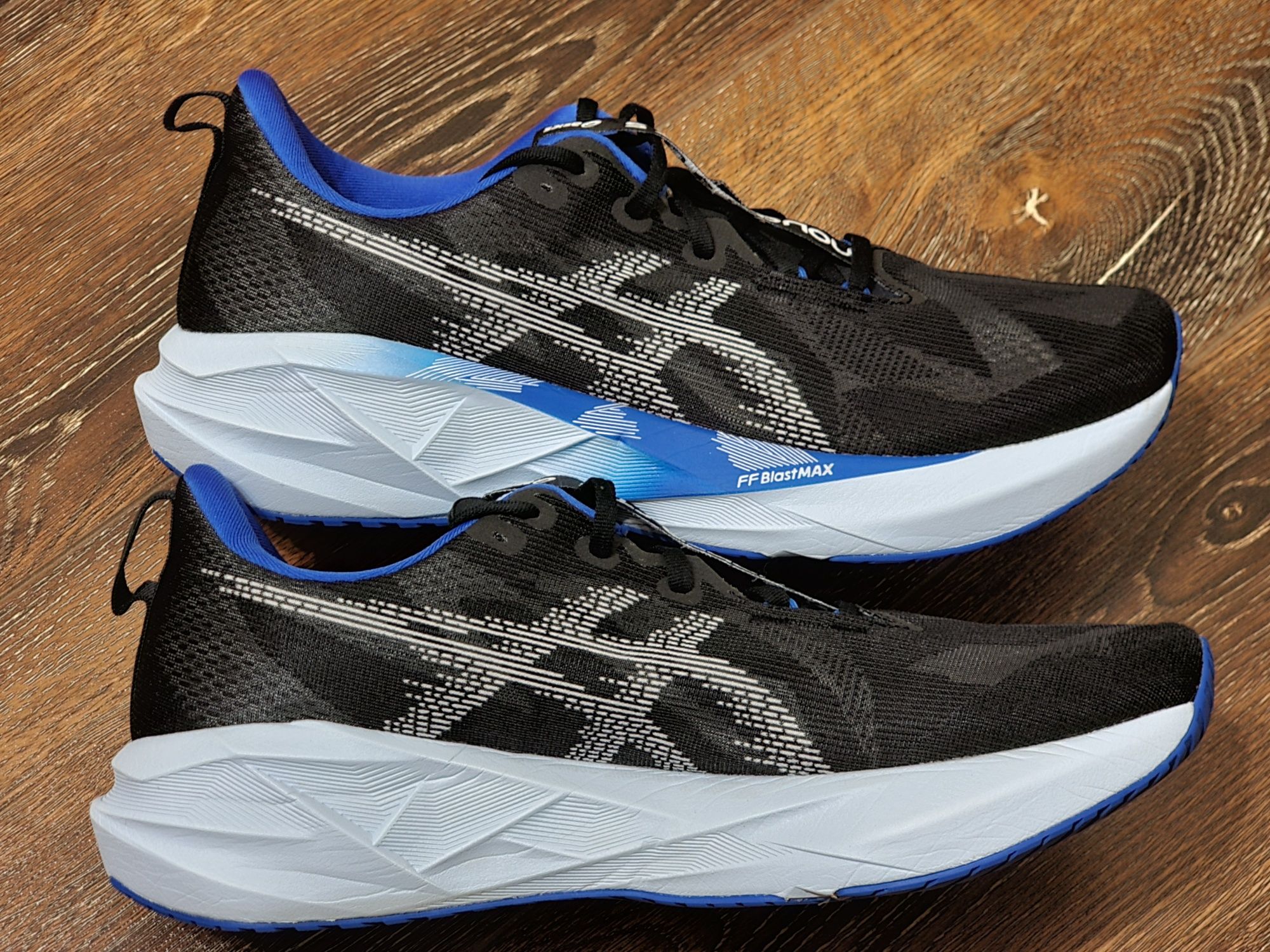 Оригінал 100% чоловічі кросівки asics novablast 5  eur 48