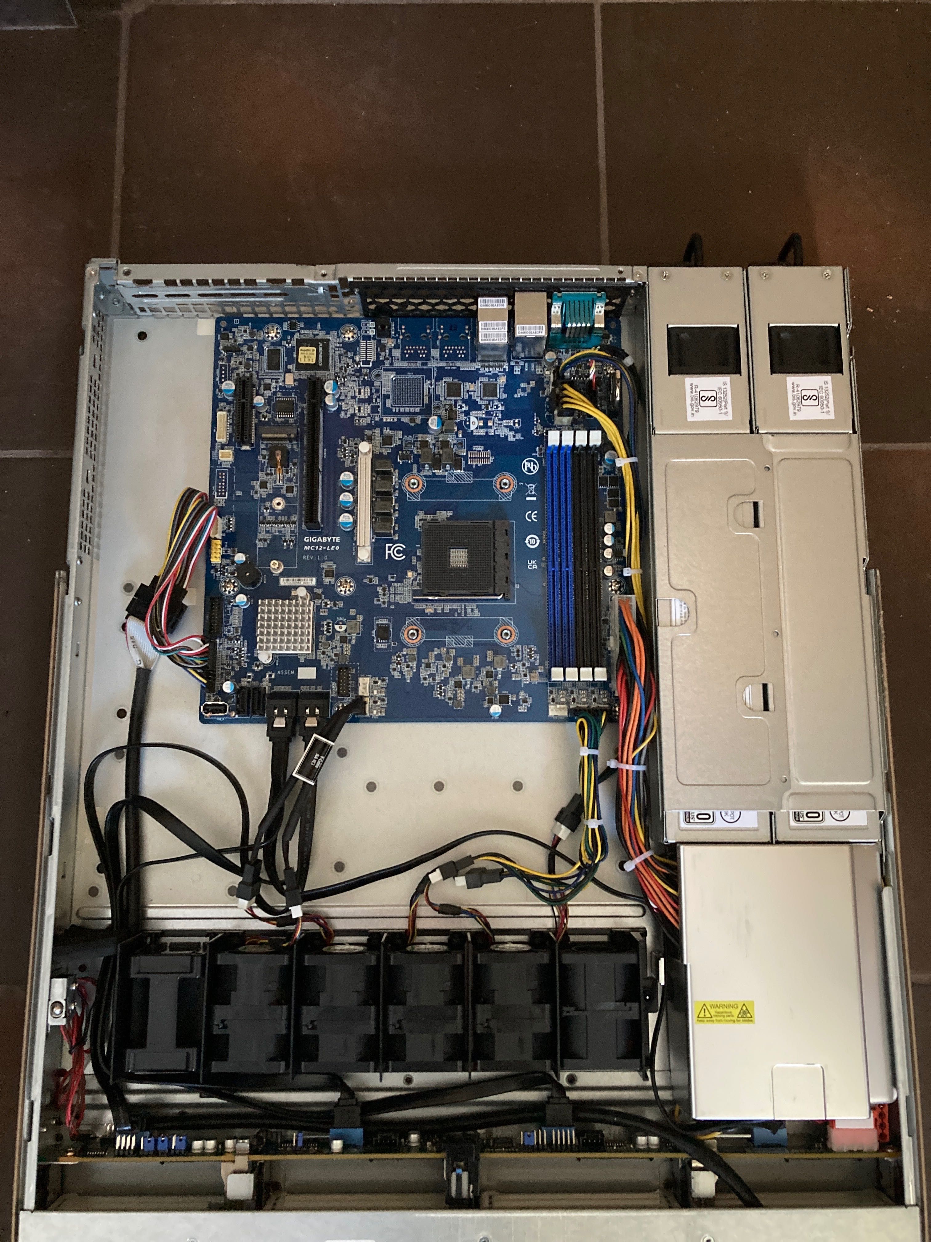 Serwer AM4 1u MC12-LE0, 4x 3.5", 2x 500w