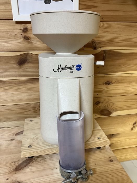 Młyn żarnowy Mockmill 200, młynek do ziarna, przesiewacz mąki