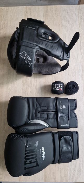Rękawice bokserskie Leone, owijki, kask - ZESTAW
