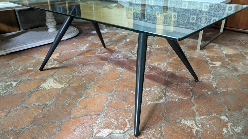 Mesa de centro com tampo de vidro