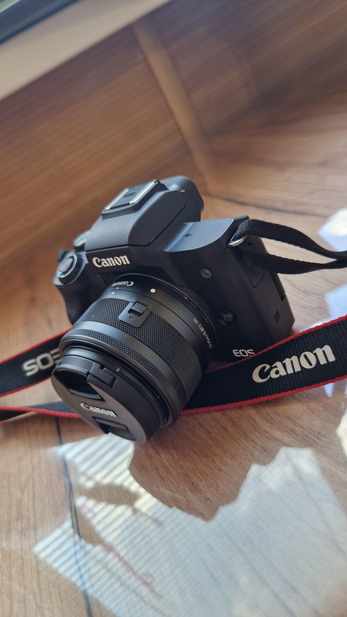 Продам Canon EOS M50 kit