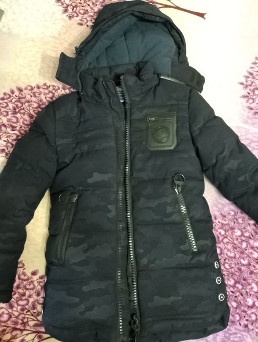 Продам зимову куртку на підлітка 12-13 років.