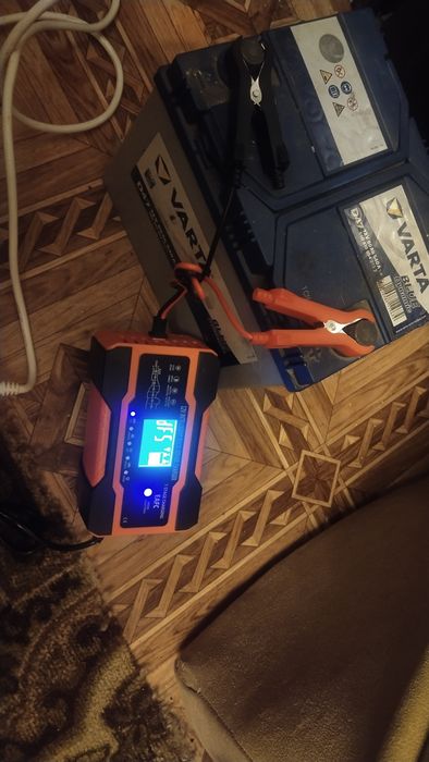 Автомобильное зарядное устройство 12 ампер , зарядка для акб , автомат