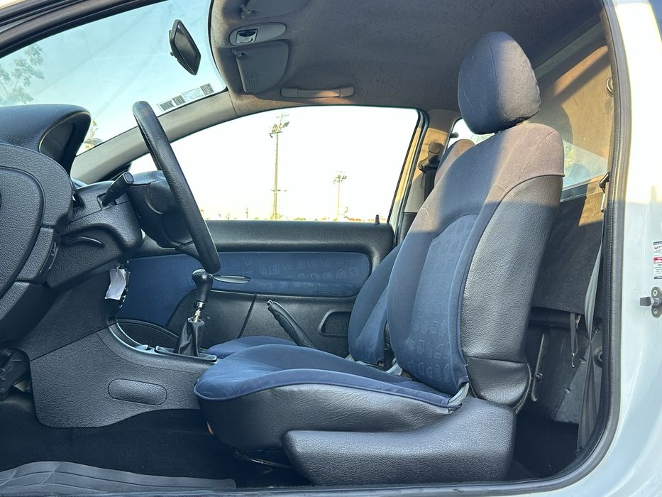 Peugeot 206 1.9D (2000) – Económico, Fiável e Pronto a Circular!