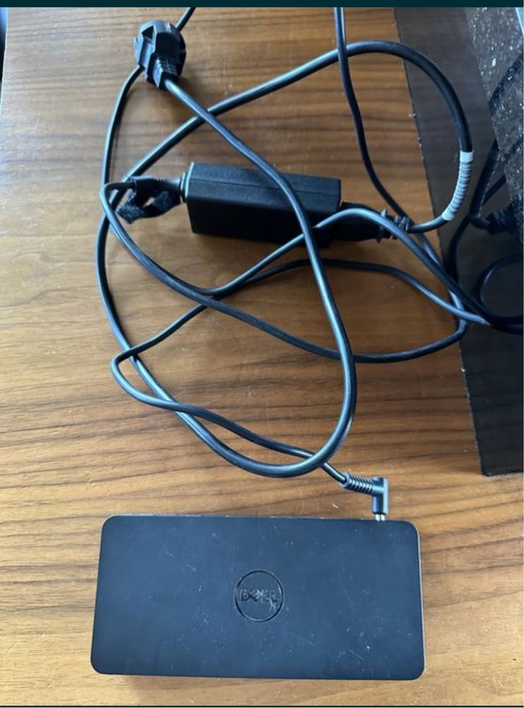 (4) Stacja dokująca Dell D3100 z zasilaczem