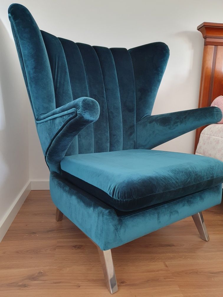 Poltrona/Cadeira em veludo cristal azul petróleo