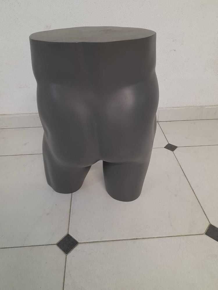 Manequim pernas em preto