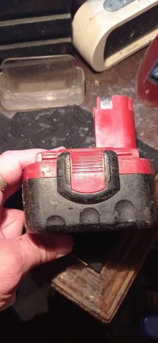 Carregador de bateria Bocsh mais 2 Bateria e 1 rebarbadora