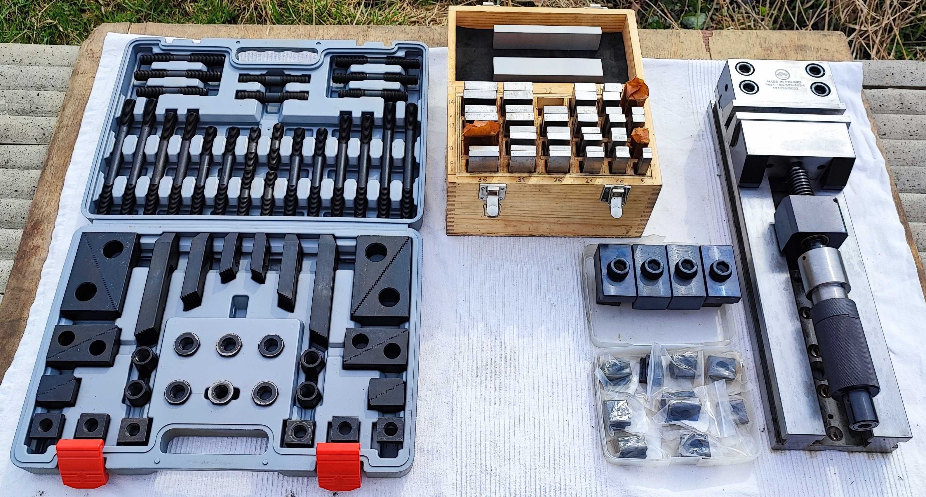 Frezarka CNC + oprawki, 2 imadła,wytaczadło,narzędzia,frezy,pomiarówka