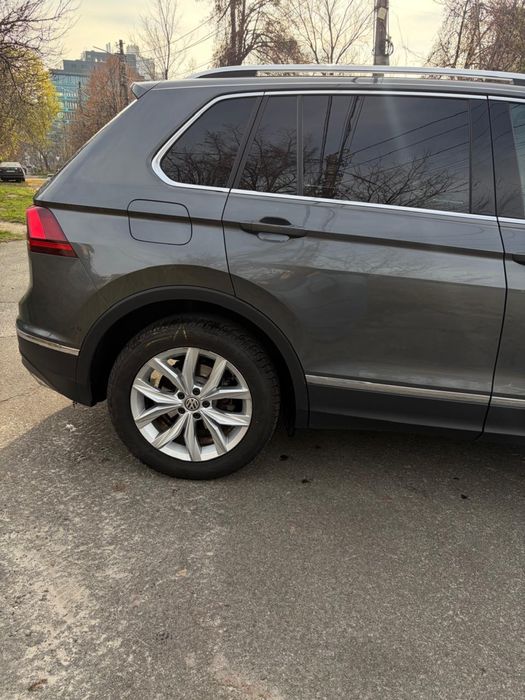 Продаж Volksvagen Tiguan 2.0 TSI AT ( 220 к.с.)  4Motion Торг