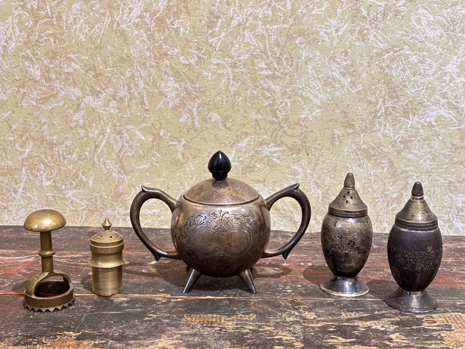 Латунні столові вироби*Індія*періоду ссср.(Бокал,Чайник,Молочник Ваза)