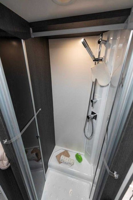 Wynajem Kampera Roller Team 5 osób rok 2025 wersja ZIMOWA!