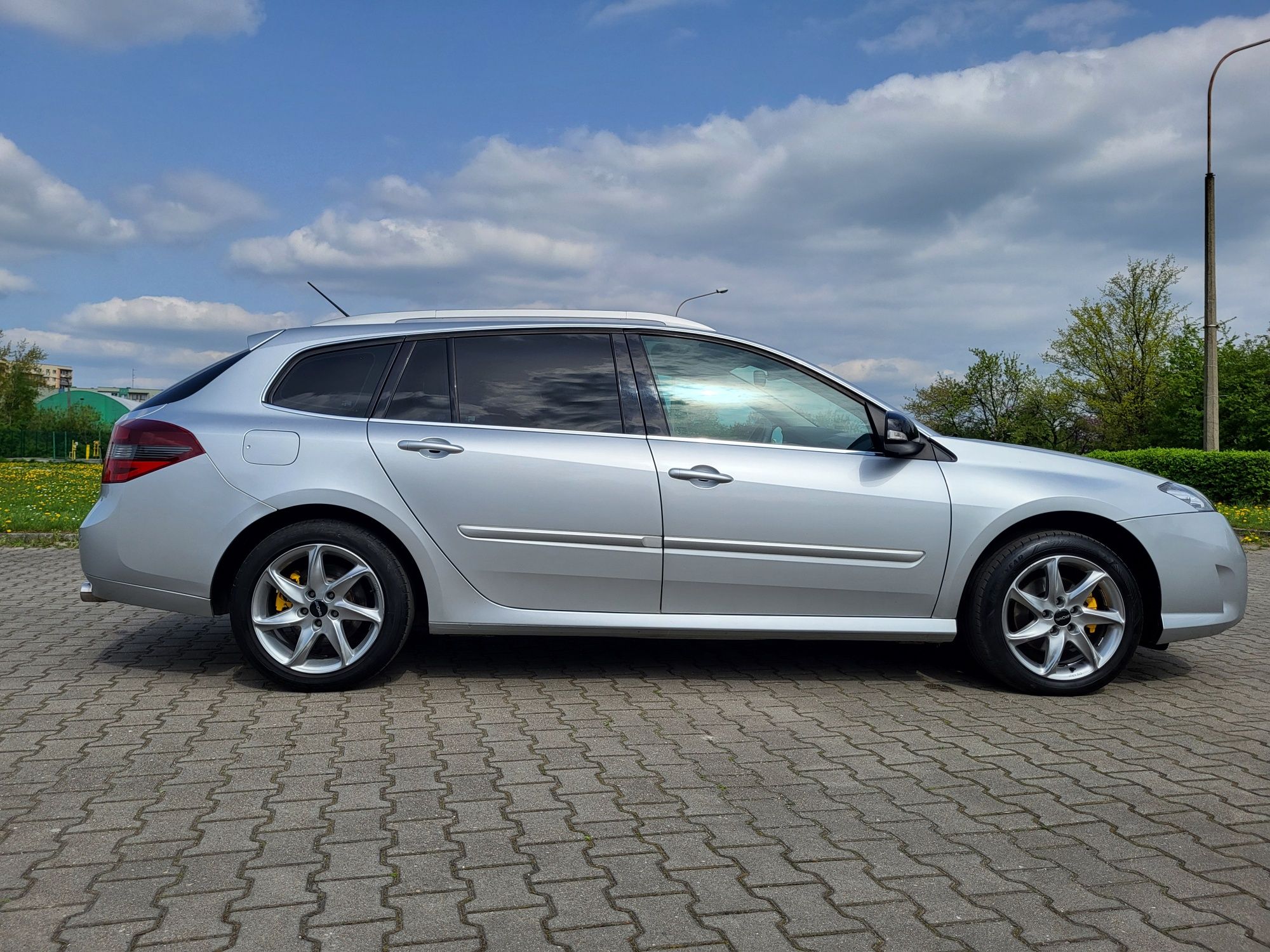 Renault- Laguna.-Sport-Grandtour 2.0-dci-150-km-Nawi-Tom.