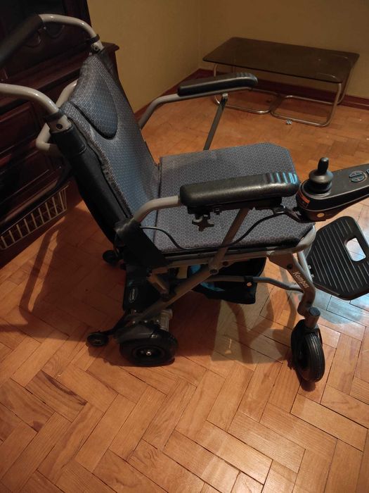 Cadeira de rodas elétrica