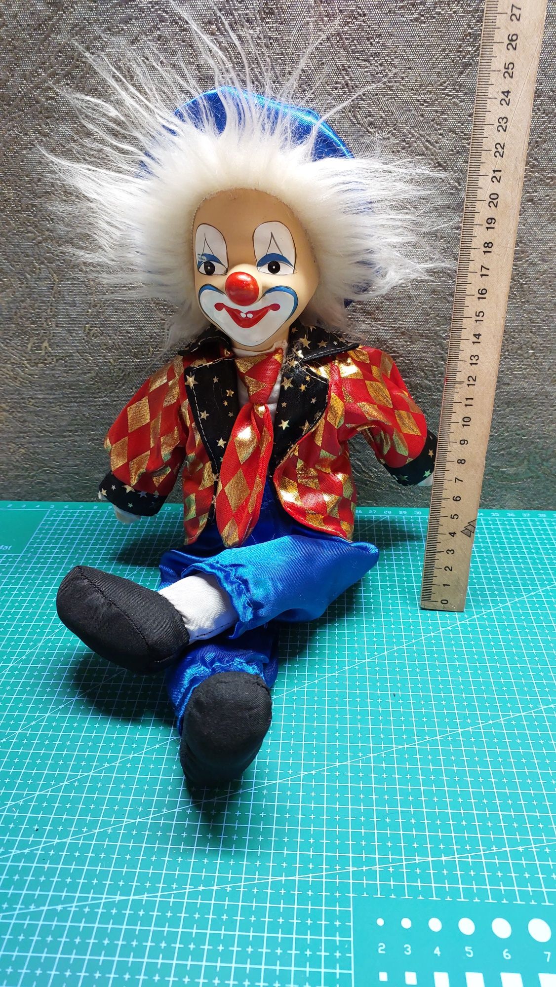 Продам куклы клоуны для коллекции.
