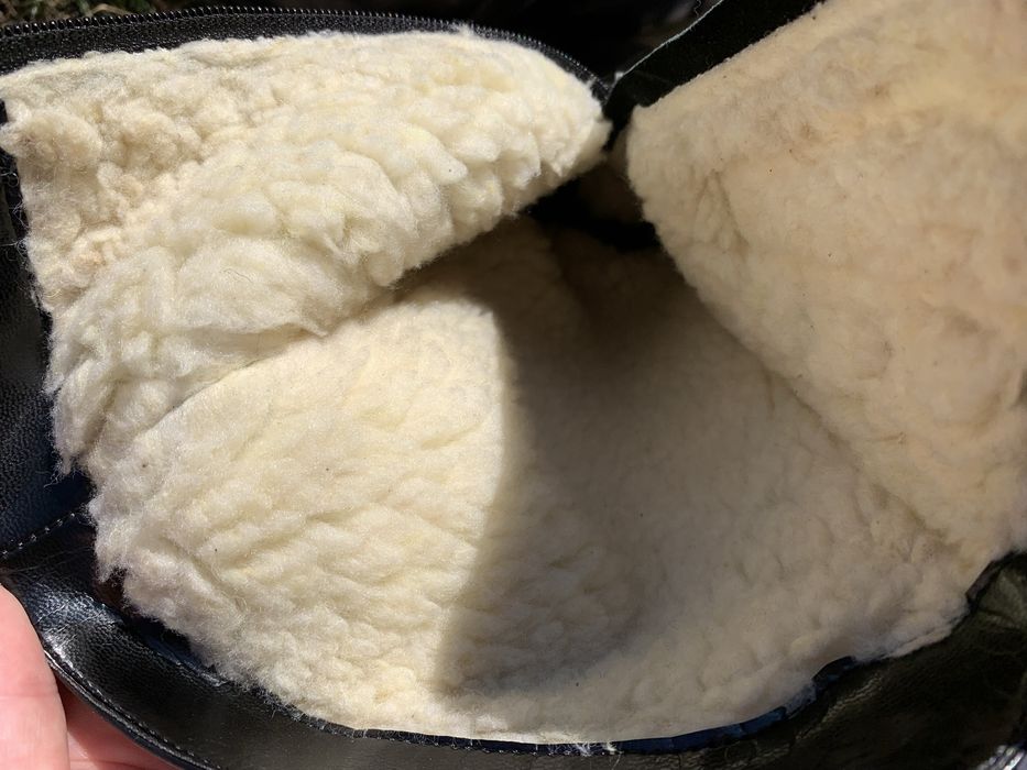 Високі черевики.