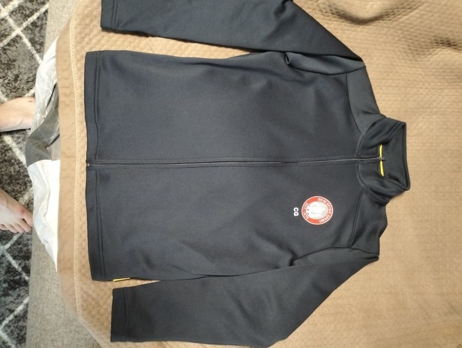 Спортивна кофтаа