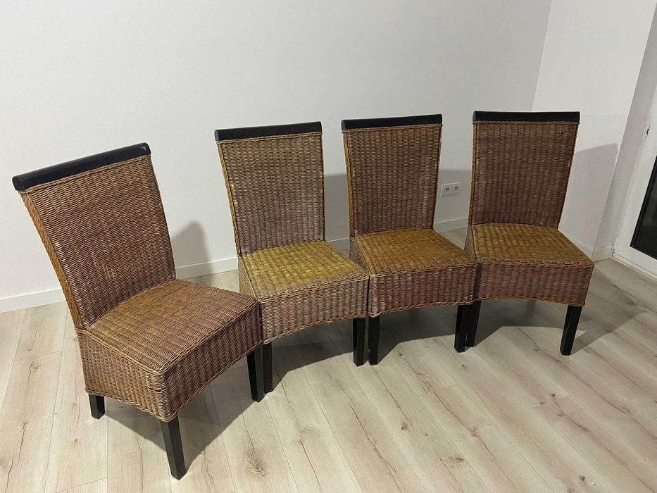 Komplet czterech krzeseł