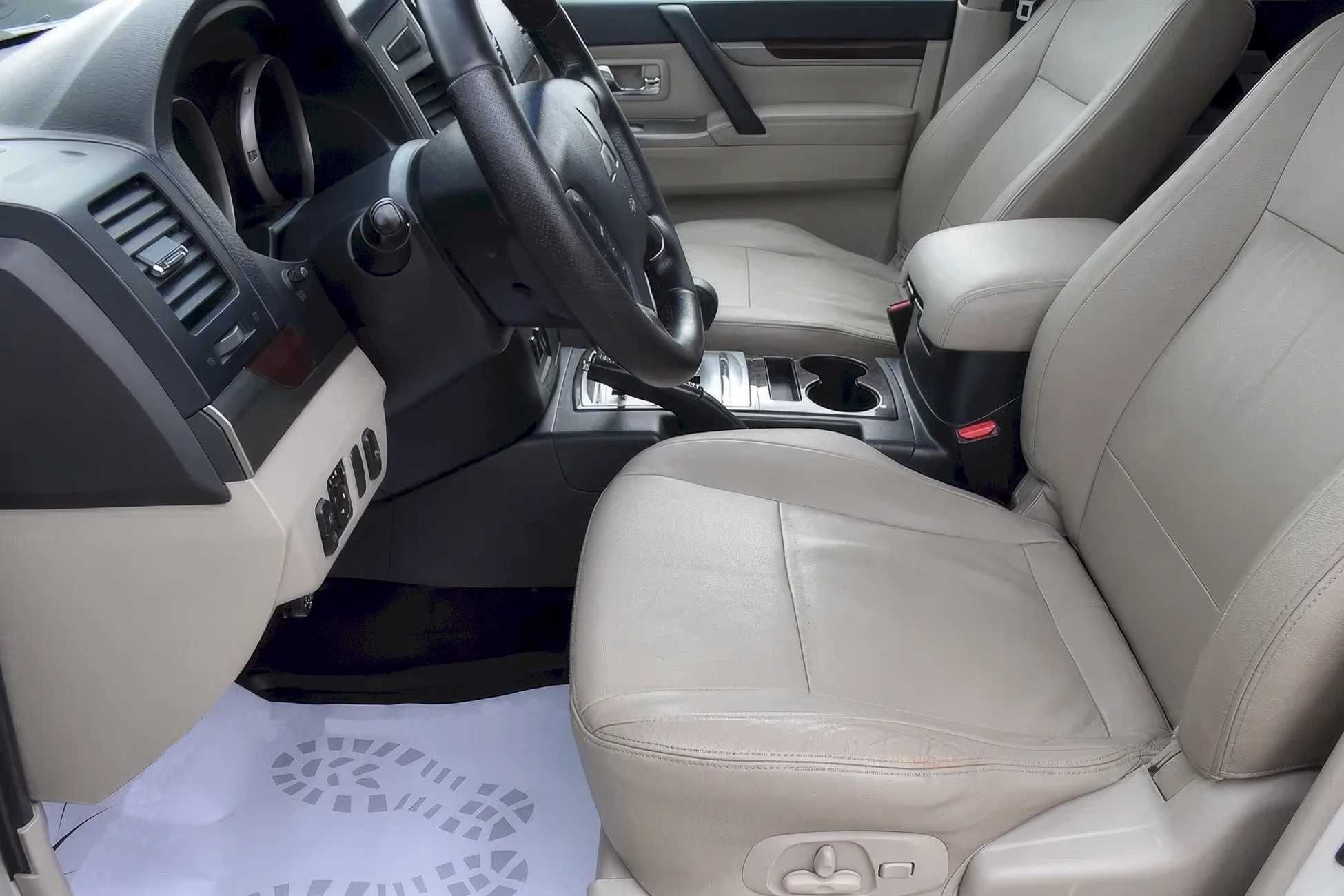 2017 Mitsubishi Pajero