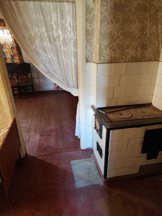 Продам дом с удобствами недалеко от метро Киевская.