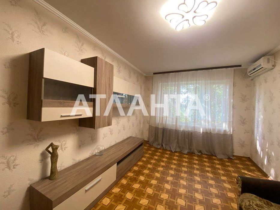 В продаже 3х комнатная с мебелью и техникой. Отличная локация.