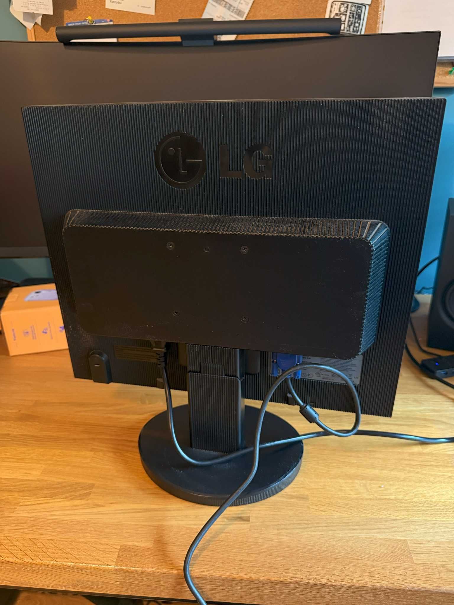 Monitor komputerowy 19" LG Flatron L1952S-SF