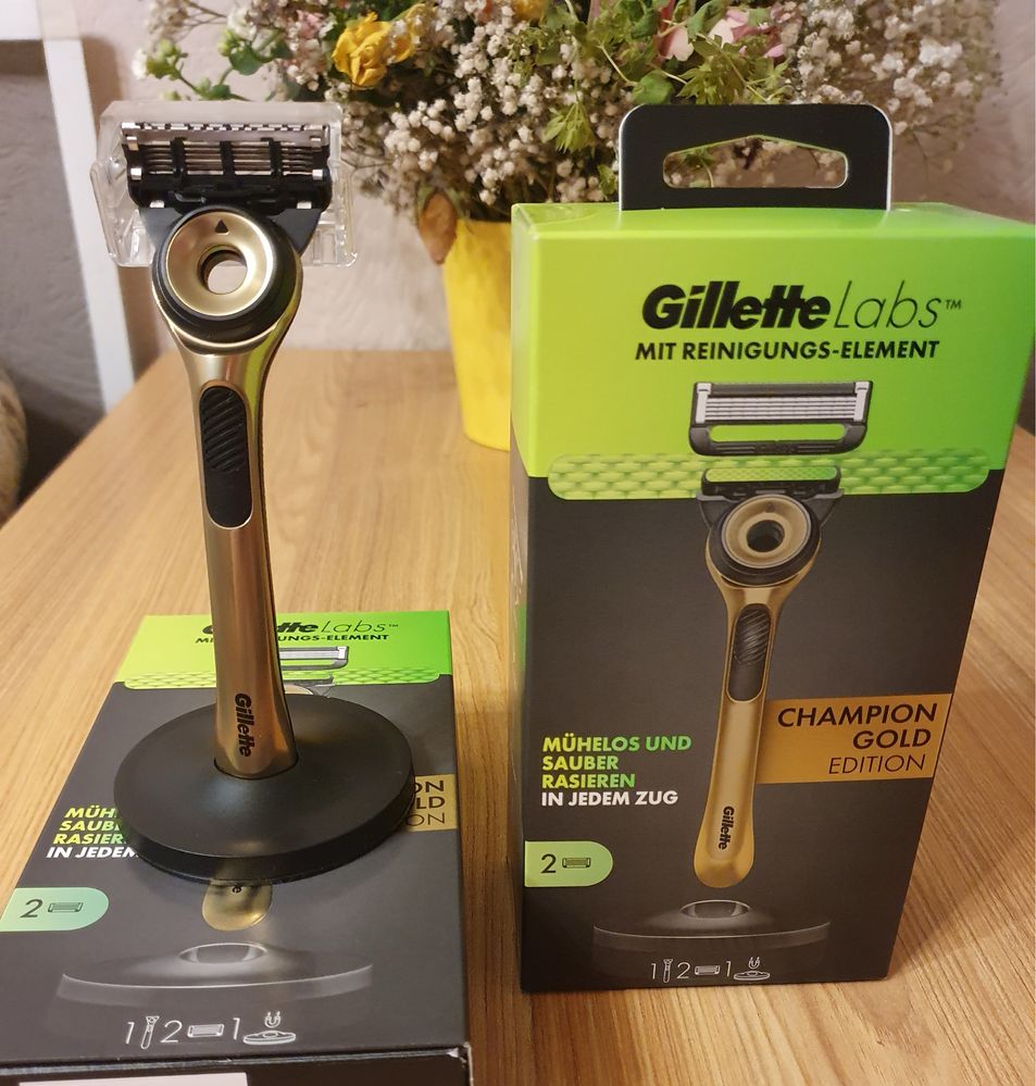 Бритва Gillette Labs с отшелушивающей полоской (магнитная подставка)
