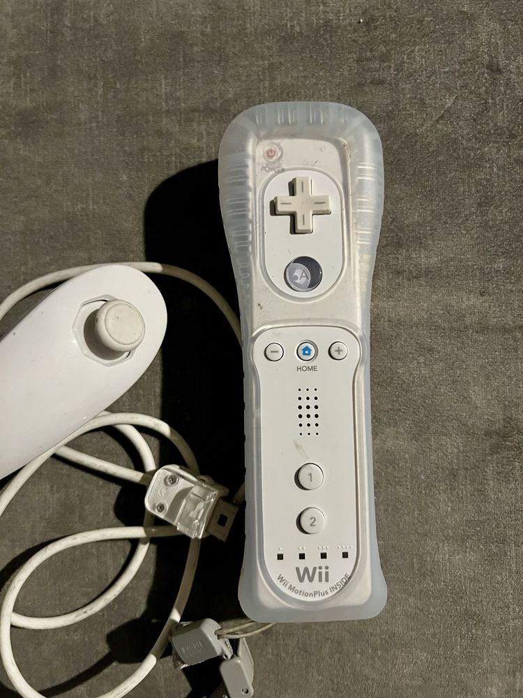 Consola Wii + Comandos + 3 Jogos