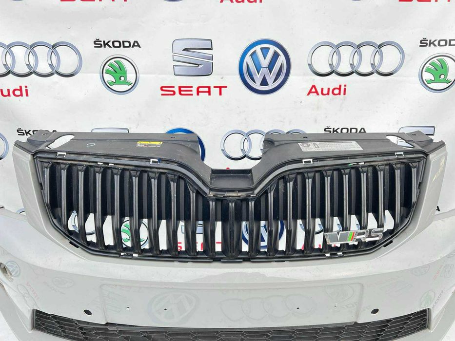 Бампер передній решітка Skoda Octavia A7 III VRS Шкода Октавія 13-17