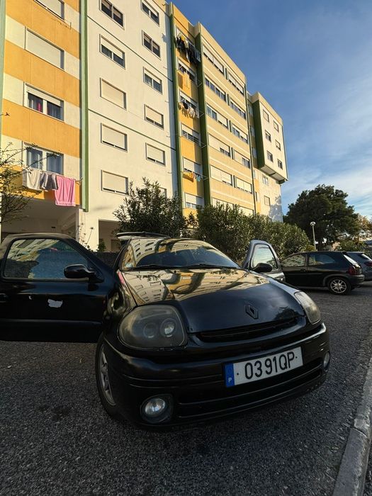 Carro renault clio