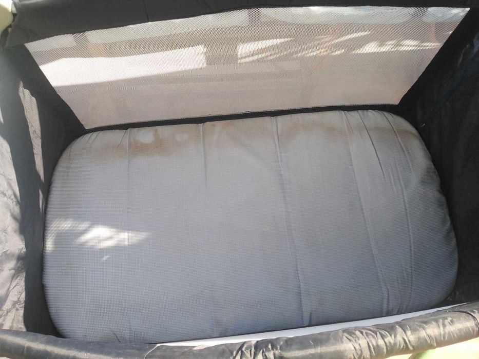 Parque de criança em bom estado