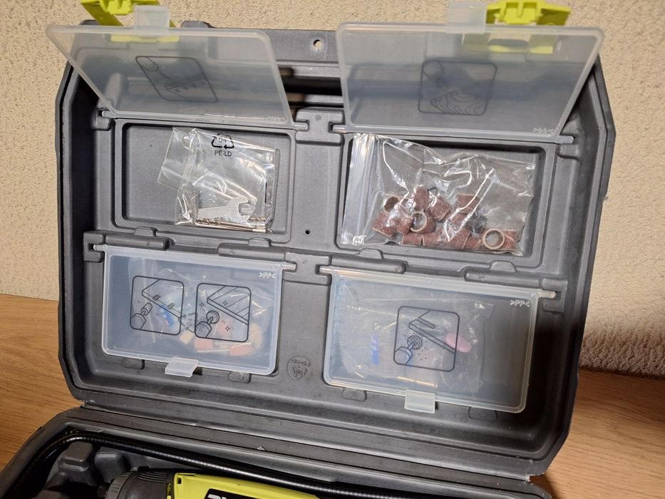 Ferramenta Rotativa Ryobi EHT 150V com acessórios