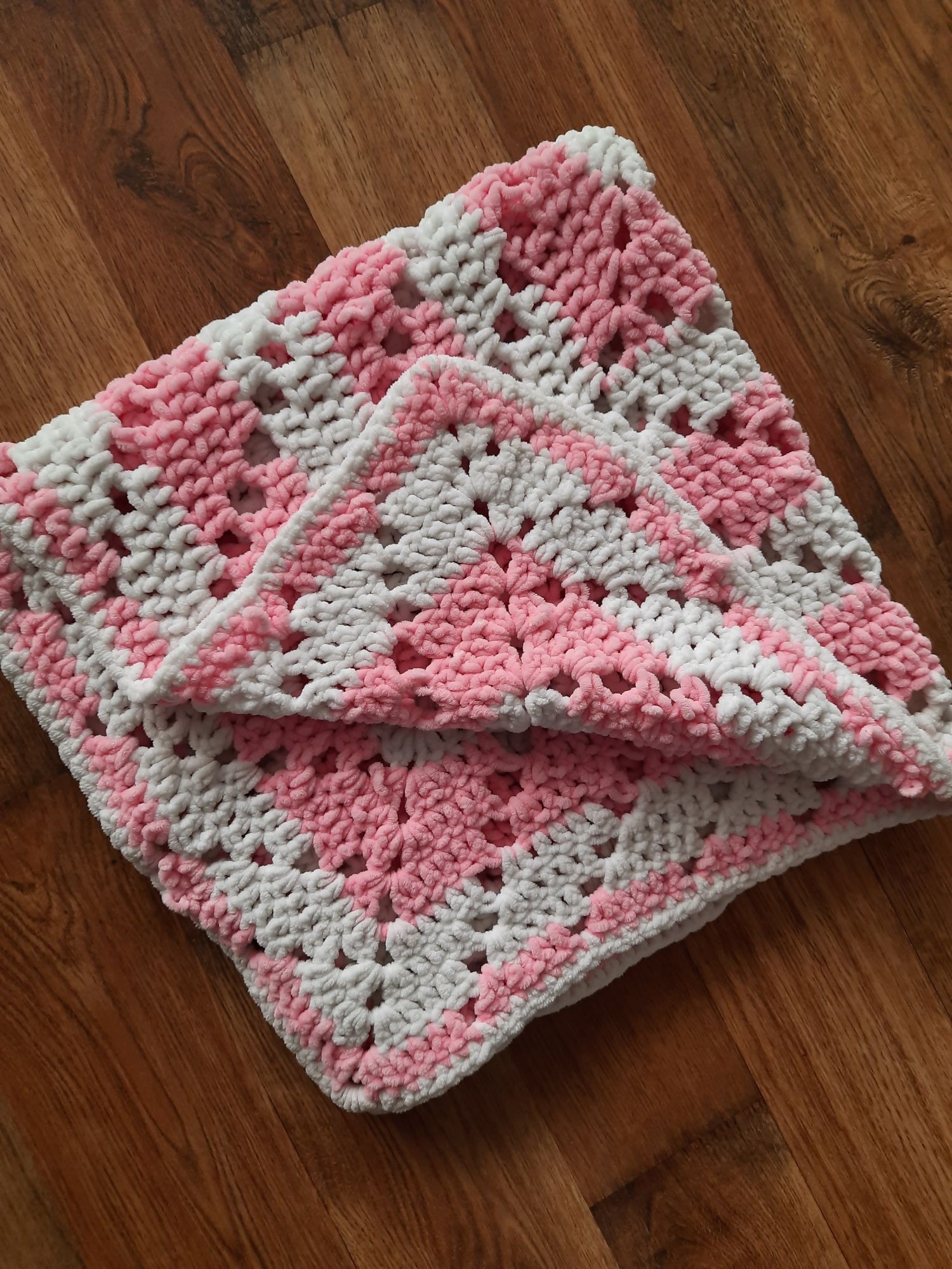 Kocyk niemowlęcy szydełkowy 60x60 na szydełku dla dziewczynki handmade