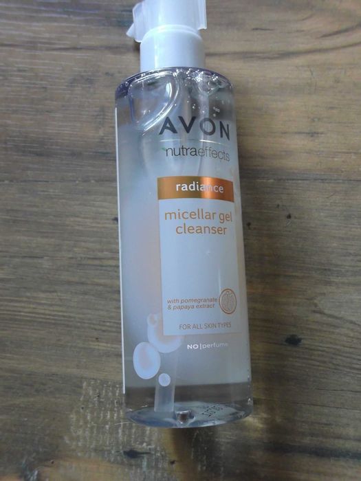Żel micelarny do oczyszczania twarzy Avon