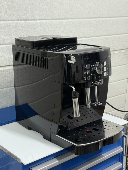 Кавомашина Кавоварка Delonghi Magnifica S