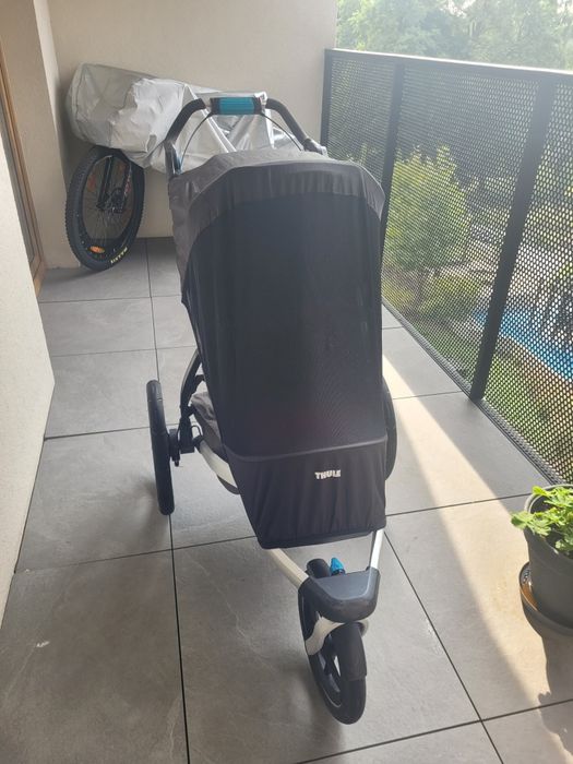 Wózek Thule Urban Glide 2: pałąk, ochrona na deszcz i śnieg,moskitiera
