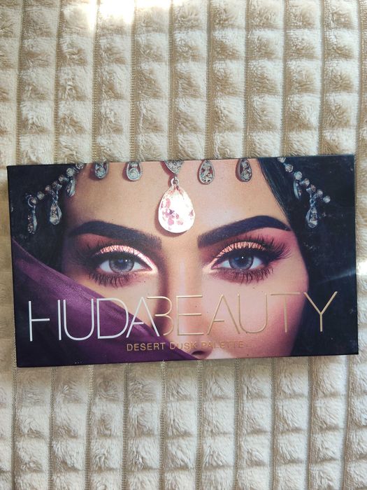 Huda beauty paleta de sombras/ palette fard à paupières