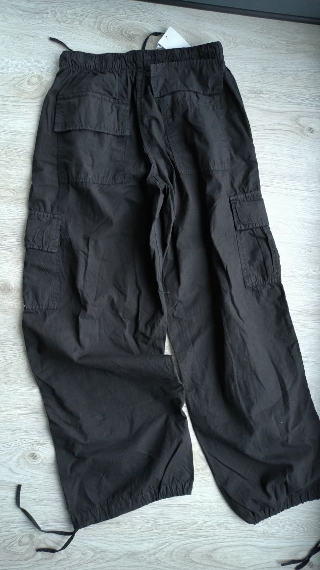 Nowe spodnie Cropp kieszenie