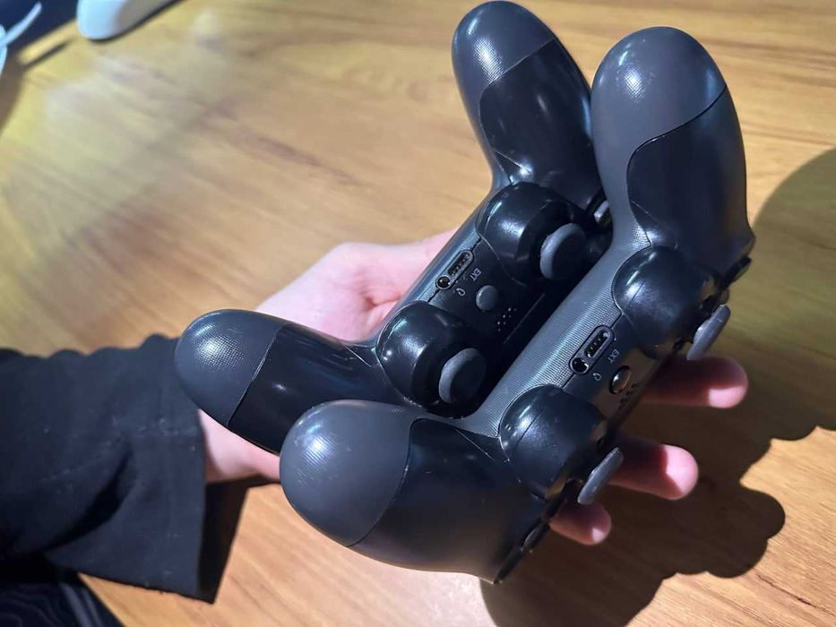 Геймпади DualShock 4 (PS4)