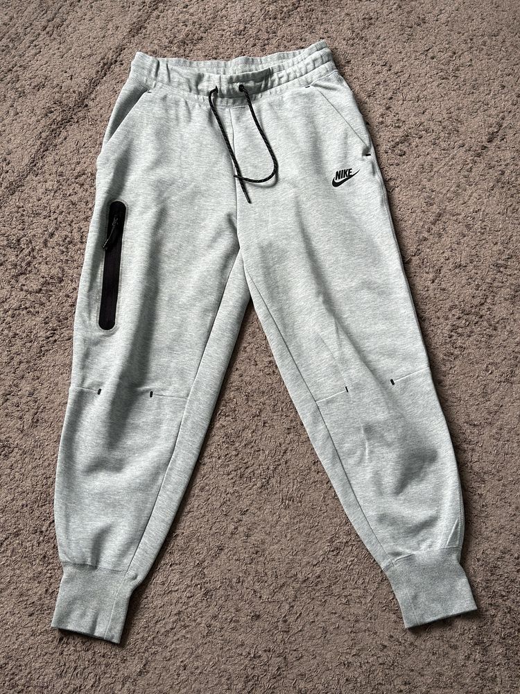 Жіночий костюм Nike NSW Tech Fleece WINDRUNNER
