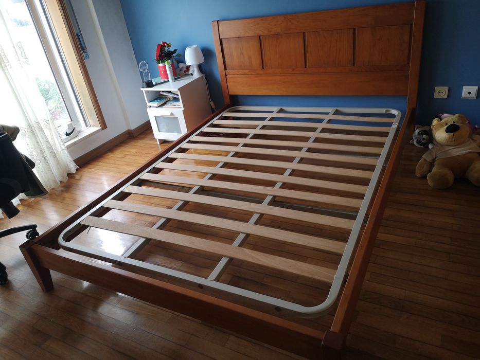 Cama de casal em cerejeira