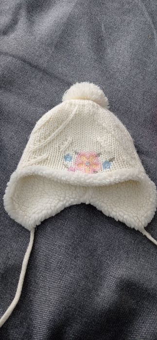 Тепла шапка на дівчинку на 2 роки
