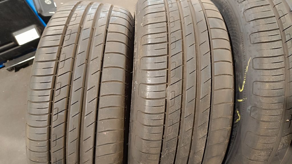 4 x GoodYear Efficient Grip Performance 3 101Y 225/55/17